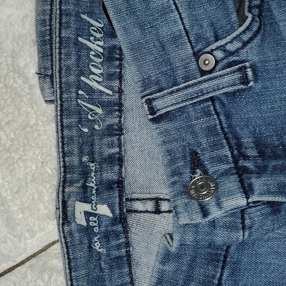 Jeans 🥳 - Picture 3 of 9